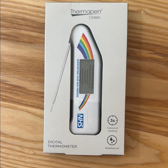 White Wireless Earbuds with Noise Cancellation and Long Battery Life